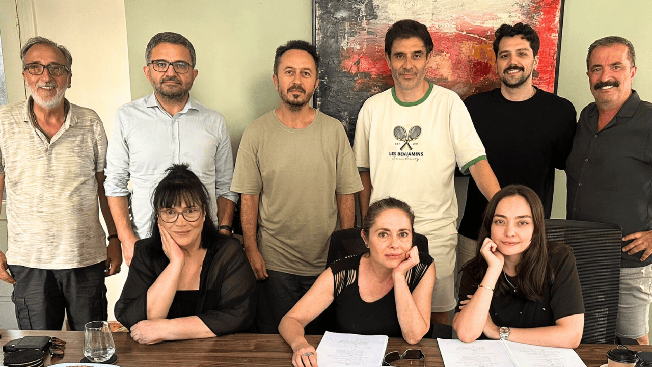 Cansel Elçin ve Zeynep Tuğçe Bayat’ın Başrolleri Paylaşacağı “Ölü Arının İğnesi”nin Okuma Provası Yapıldı