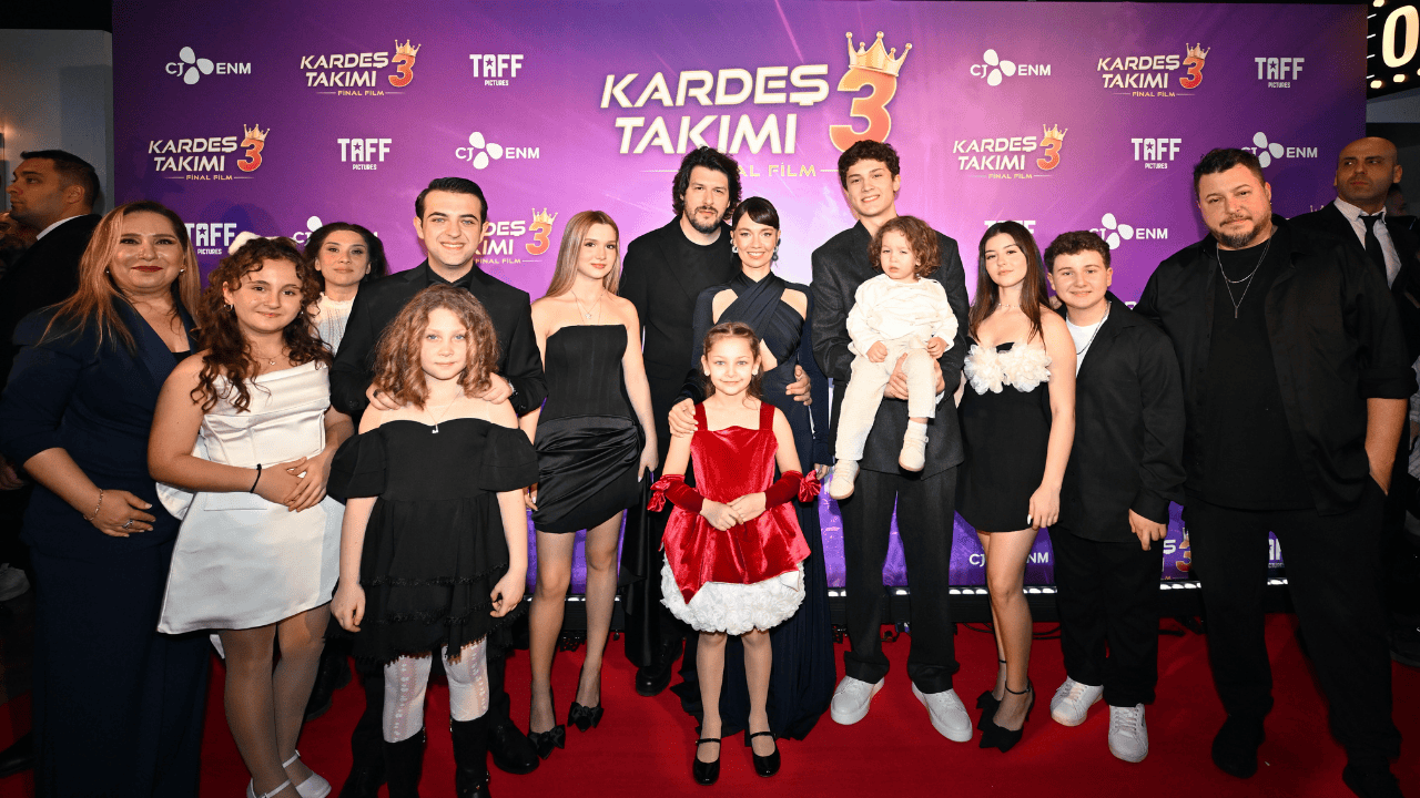 Ceyda Kasabalı ve Fırat Albayram’ın Başrolleri Paylaştığı “Kardeş Takımı 3” Şimdi Sinemalarda!